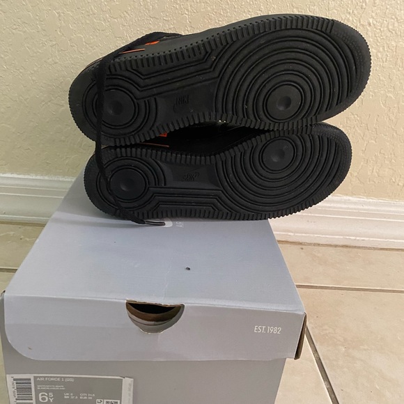 Nike Air Force 1 - Picture 3 of 7